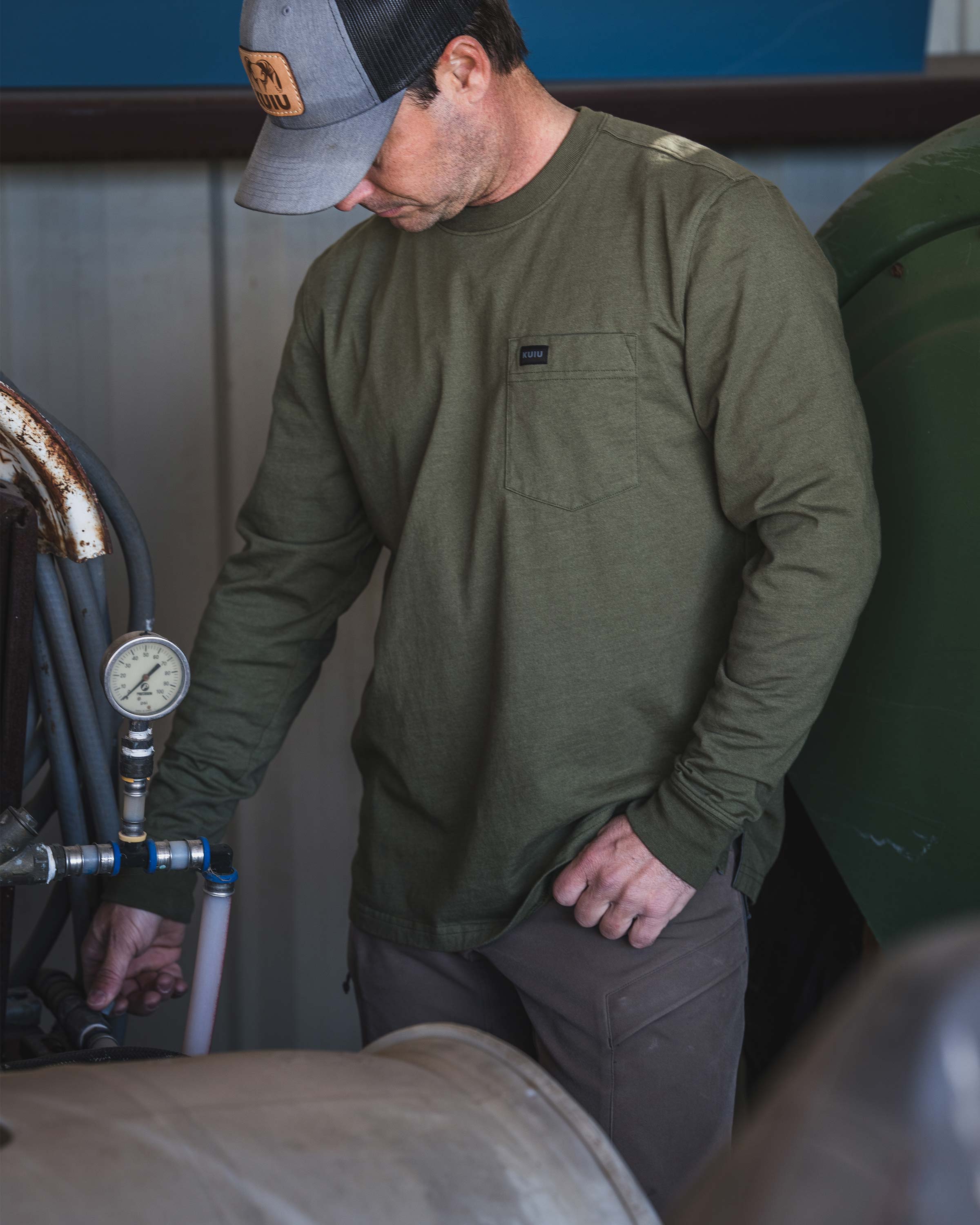 Workgrade LS Pocket Crew | Evergreen - Image 5